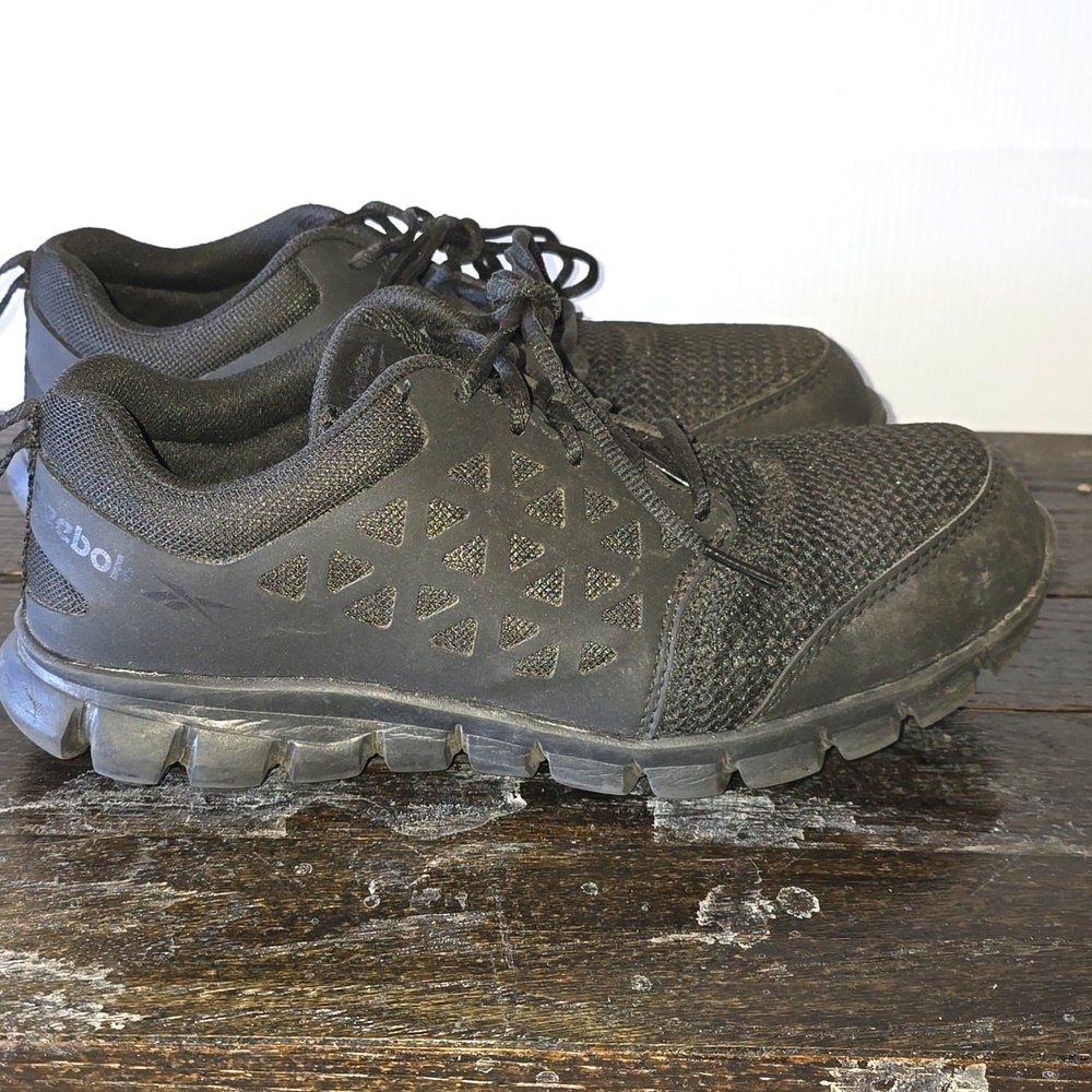 Reebok, composite, slip, resistant oil resistant. Sneaker shoe women's size 8.5